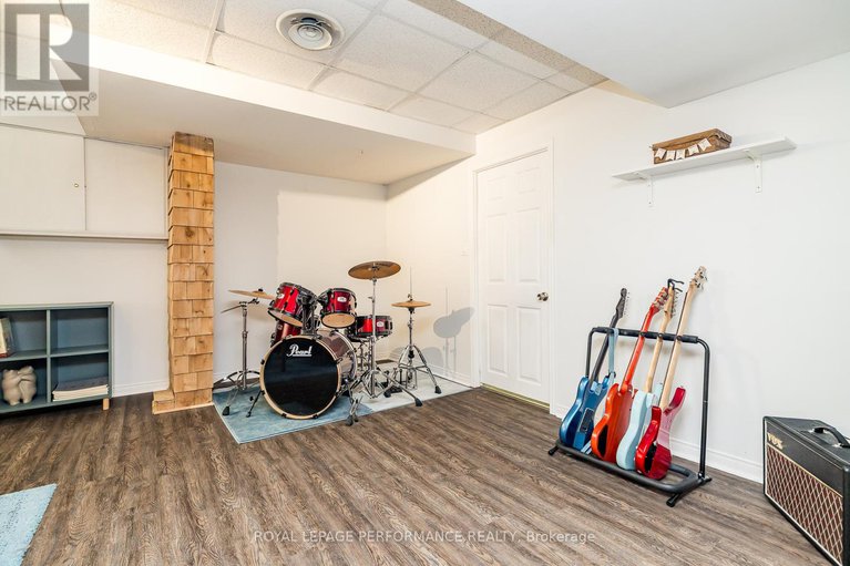 28842718/343-fullerton-avenue/overbrookcastle-heights/ottawa/ontario/K1K1K2_31