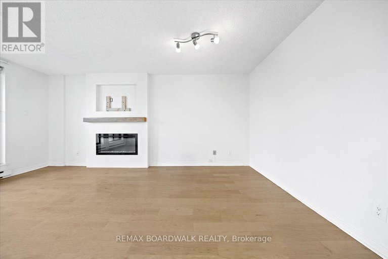 29362549/308-15-murray-street/lower-townbyward-market/ottawa/ontario/K1N9M5_9