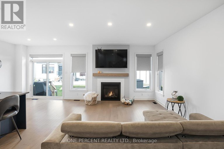 28260931/6487-renaud-road/mer-bleuebradley-estatesanderson-park/ottawa/ontario/K1W0R8_7