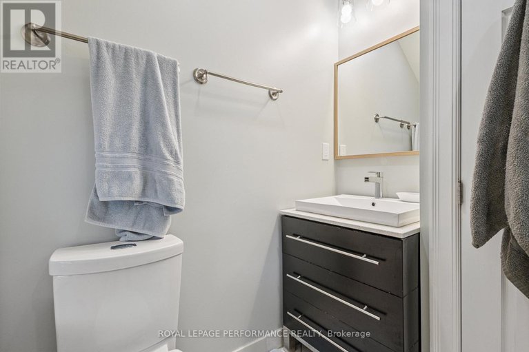 28582293/81-mackay-street/new-edinburgh/ottawa/ontario/K1M2E4_26