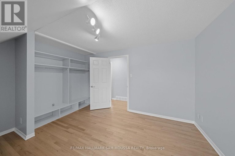 29677666/2750-consul-avenue/bruce-farmgraham-parkqualicumbellands/ottawa/ontario/K2H7H7_29