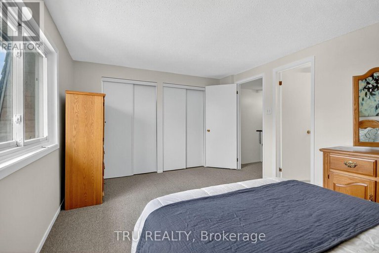 29100992/82-215-temby-private/hunt-club-parkgreenboro/ottawa/ontario/K1T2W1_19