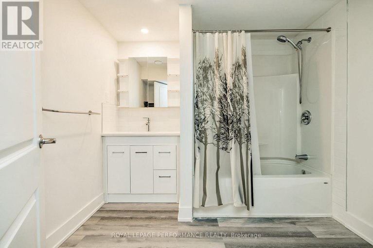 29628289/36-largo-crescent/meadowlandscrestview/ottawa/ontario/K2G3C7_30