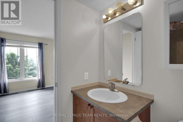 28522795/16-414-hillsboro-private/emerald-meadowstrailwest/ottawa/ontario/K2M3A8_8