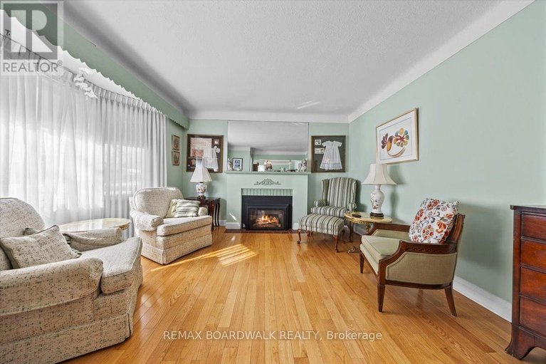 29689978/961-kingsmere-avenue/mckellar-heightsglabar-park/ottawa/ontario/K2A3K3_7