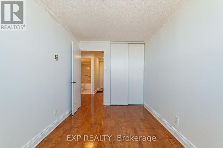 29431773/1004-1440-heron-road/heron-gate/ottawa/ontario/K1V0X2_18