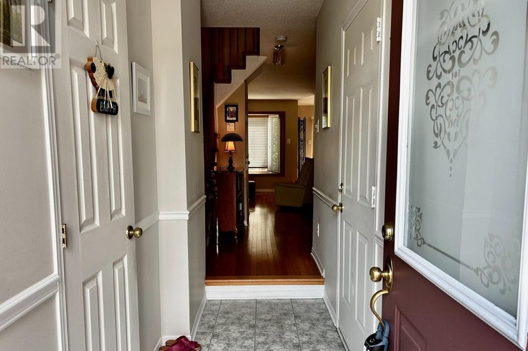 28666132/15-santa-cruz-private/riverview-park/ottawa/ontario/K1G6M5_4