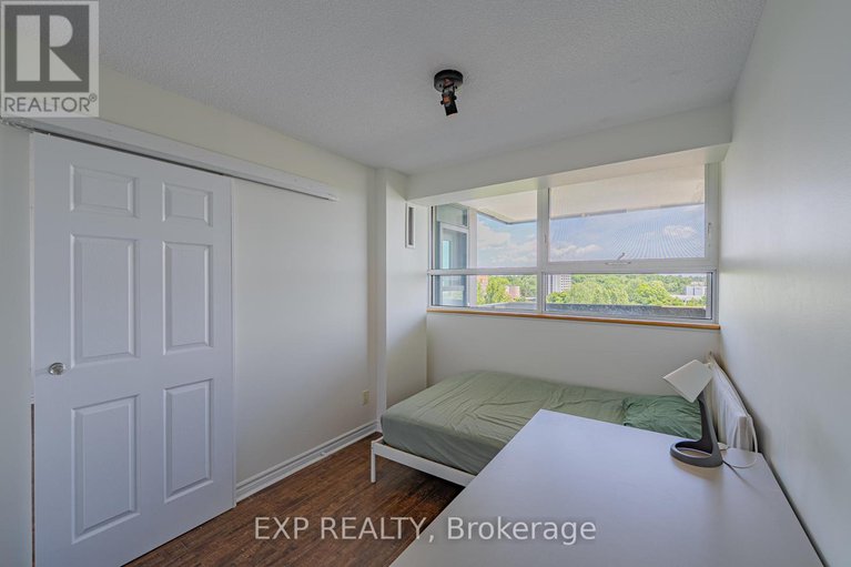 28557945/1111-555-brittany-drive/viscount-alexander-park/ottawa/ontario/K1K4C5_33