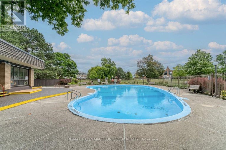 28592354/411-270-brittany-drive/viscount-alexander-park/ottawa/ontario/K1K4M3_15