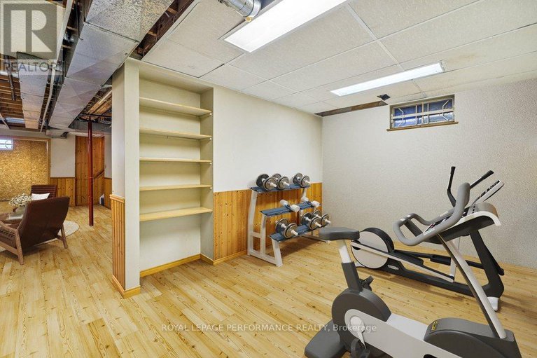 29377761/348-amiens-street/bilberry-creekqueenswood-heights/ottawa/ontario/K1E1N9_37