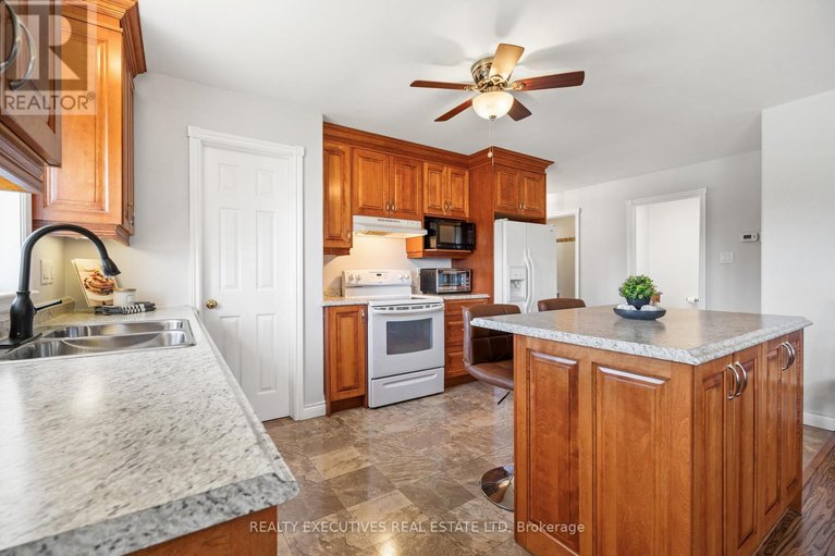 29681250/29-christie-lane/winchester/north-dundas/ontario/K0C2K0_11