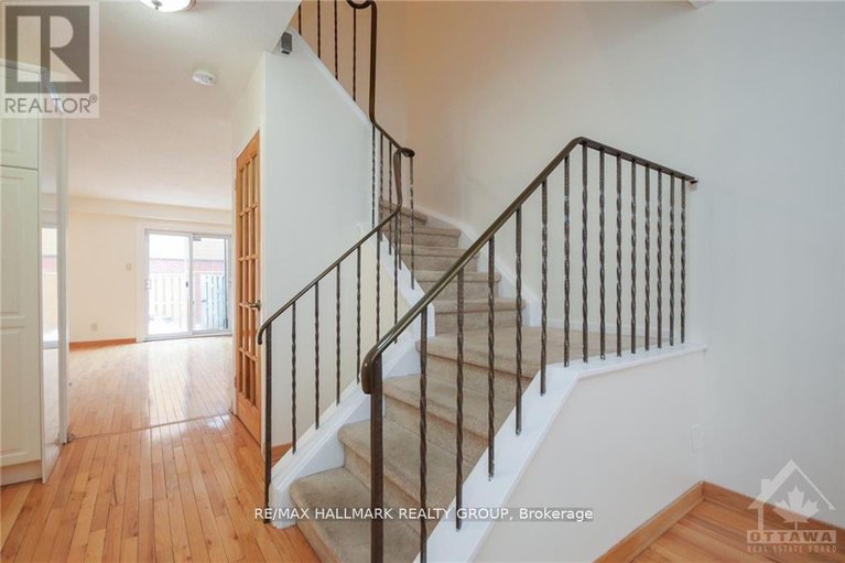 29297521/2088-orient-park-drive/blackburn-hamlet-south/ottawa/ontario/K1B4V9_5