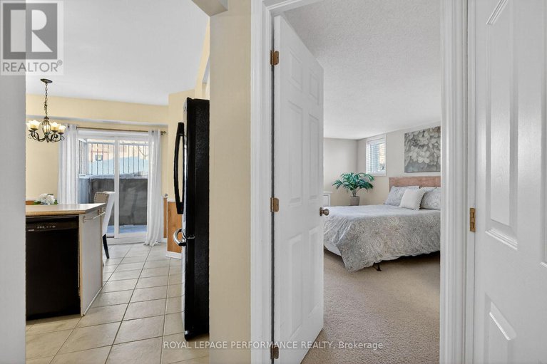 29415580/2-70-briargate-private/springridgeeast-village/ottawa/ontario/K4A0C3_23