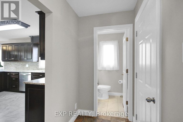 28340674/2001-neepawa-avenue/carlingwood/ottawa/ontario/K2A3L4_13