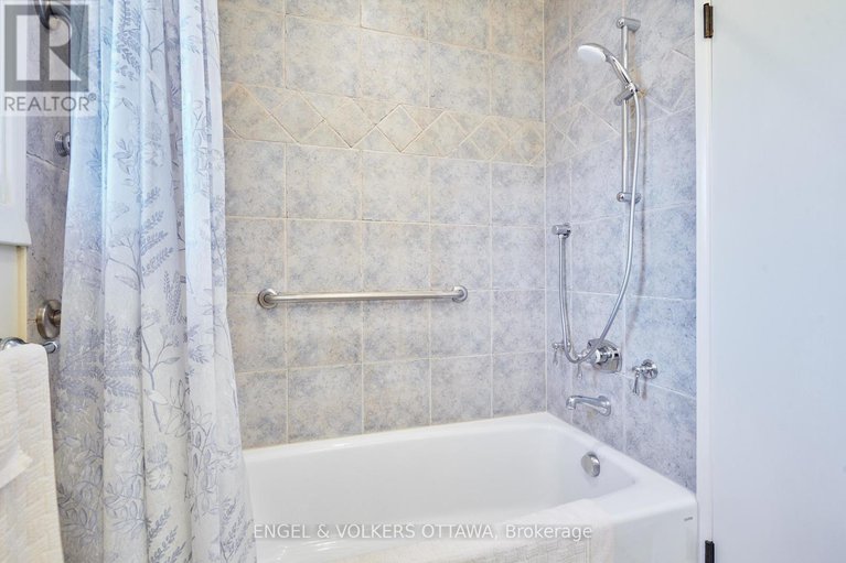 28490167/436-crestview-road/alta-vistafaircrest-heights/ottawa/ontario/K1H5G9_19