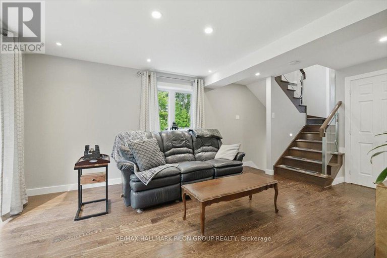 28420947/84-eastpark-drive/blackburn-hamlet/ottawa/ontario/K1B4A4_11