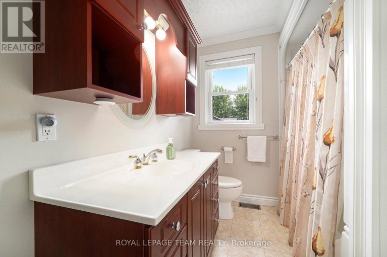 28567254/367-ravenhill-avenue/mckellarhighland/ottawa/ontario/K2A0J5_24