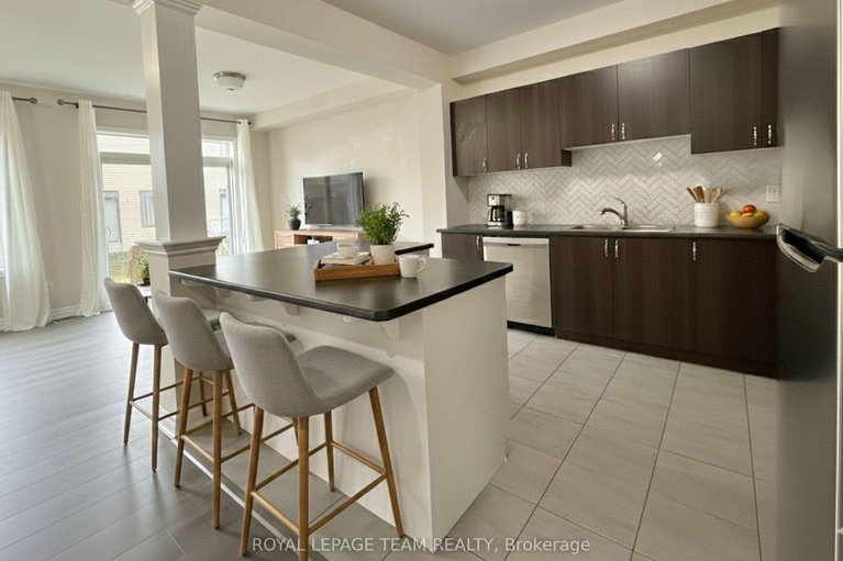 29171434/709-megrez-way-e/half-moon-bay/ottawa/ontario/K2J6S9_17