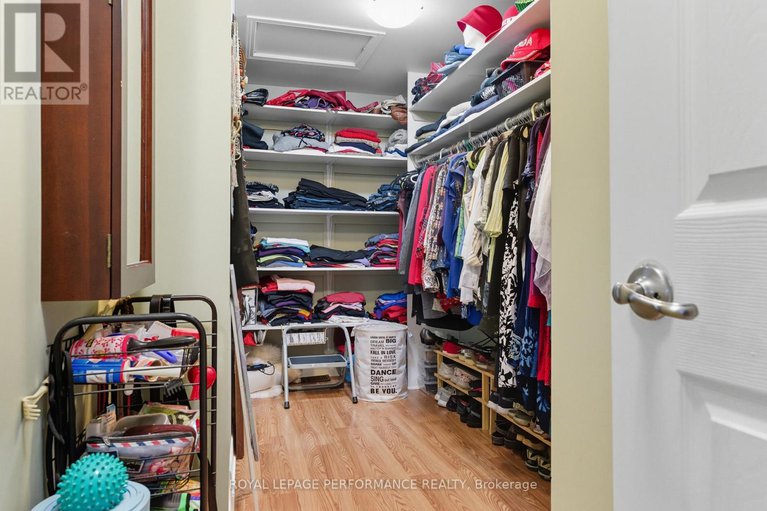 28895549/2463-orient-park-drive/blackburn-hamlet-south/ottawa/ontario/K1B4N2_22
