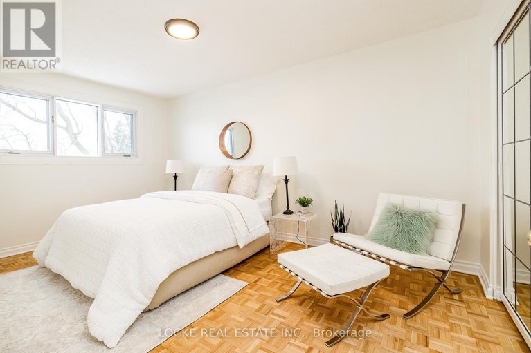 29239640/22-550-straby-avenue/overbrookcastle-heights/ottawa/ontario/K1K1H1_23