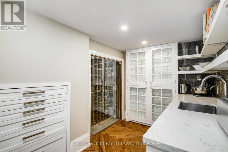 28062589/5651-herwig-place/manotick-south-to-roger-stevens/ottawa/ontario/K4M1B3_18