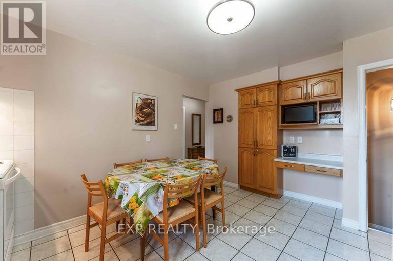 28608756/6-lyall-street/city-viewskylinefisher-heightsparkwood-hills/ottawa/ontario/K2E5G6_9