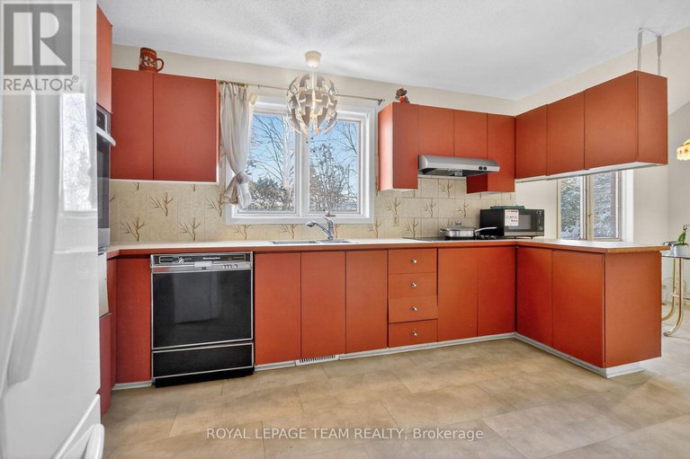 29176701/7-little-road/riverside-southgloucester-glen/ottawa/ontario/K1V1H5_7