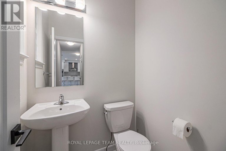28929562/486-central-park-boulevard/village-of-russell/russell/ontario/K4R0C7_16