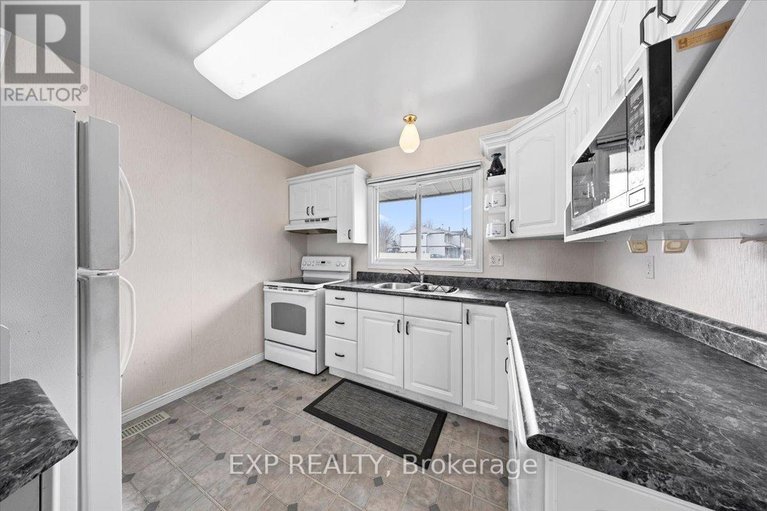 29485103/915-lawnsberry-drive/chatelaine-village/ottawa/ontario/K1E1Y2_7