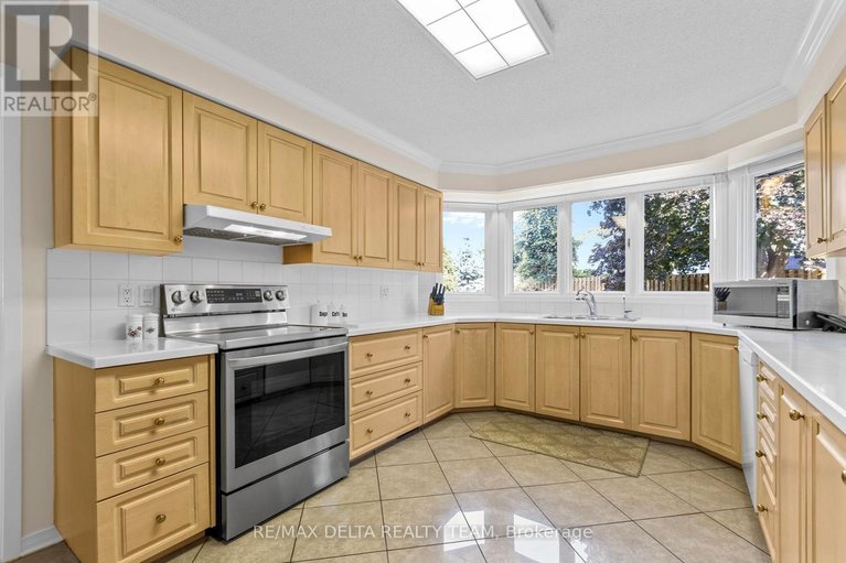 29580108/11-garand-place/urbandale-acres/ottawa/ontario/K1H8M1_11