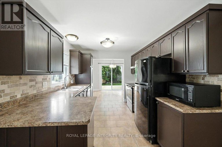 28605727/737-farmbrook-crescent/fallingbrookridgemount/ottawa/ontario/K4A2L5_8