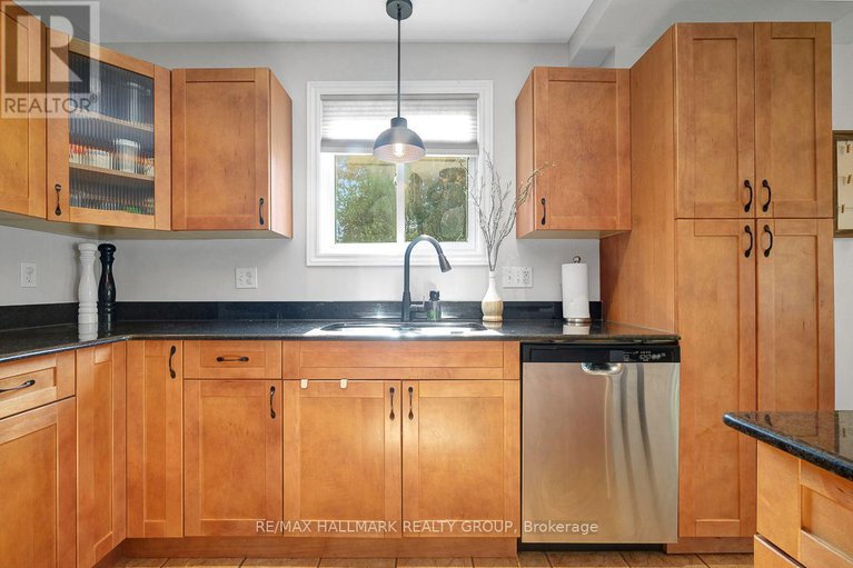 28915575/3243-southgate-road/south-keys/ottawa/ontario/K1V7Y2_12