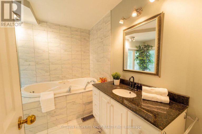 28429385/566-falwyn-crescent-w/fallingbrookridgemount/ottawa/ontario/K4A2A4_24