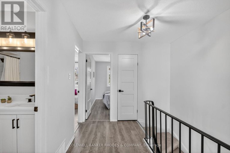 29438114/521-orkney-private/carleton-square/ottawa/ontario/K2C3M7_21