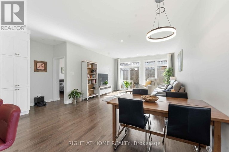 29564019/272-maygrass-way/remainder-of-stittsville-area/ottawa/ontario/K2S2K9_11