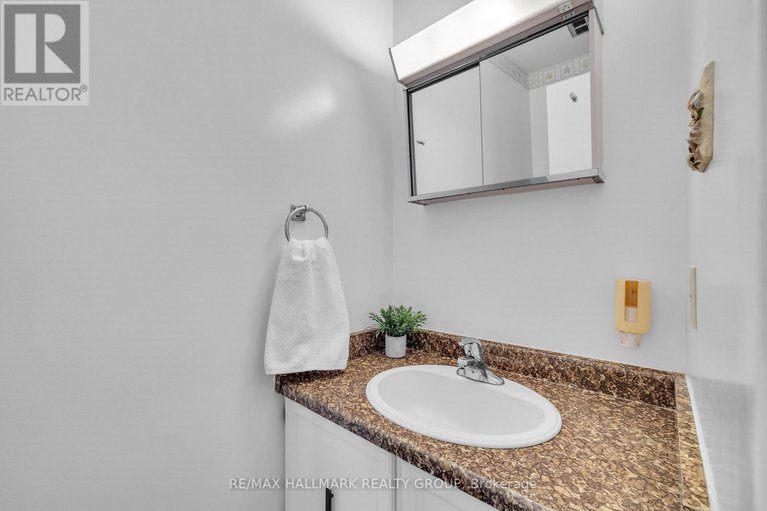 29133193/3407-mccarthy-road/hunt-clubwestern-community/ottawa/ontario/K1V9G6_12