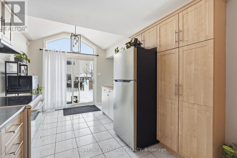 29360291/2049-sunland-drive/fallingbrookgardenway-south/ottawa/ontario/K4A3K8_14