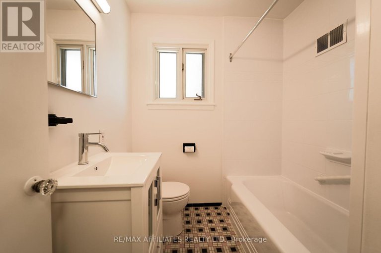 28513866/536-browning-avenue/riverview-park/ottawa/ontario/K1G0T4_30