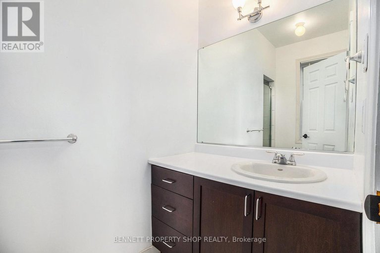 28244895/121-york-street/lower-townbyward-market/ottawa/ontario/K1N5T4_13
