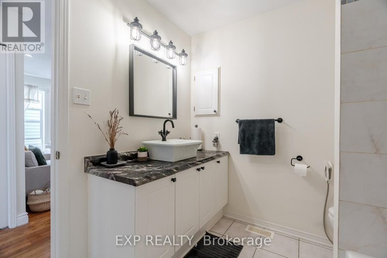 28873619/1562-lisbon-street/fallingbrookpineridge/ottawa/ontario/K4A4B9_21