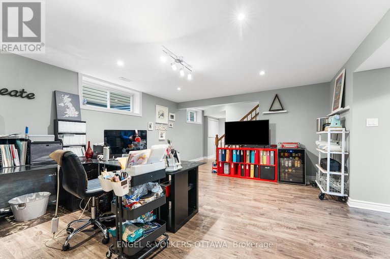 28911455/22-friendly-crescent/stittsville-south/ottawa/ontario/K2S2B6_41