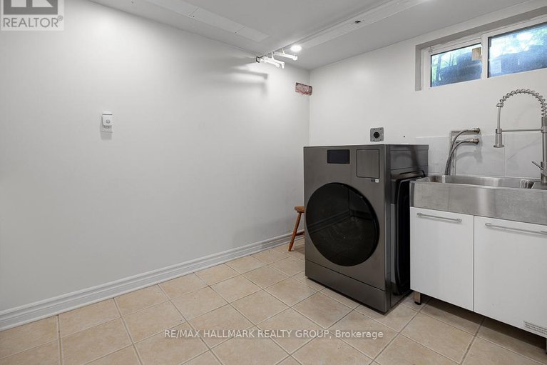 28460164/31-hilliard-avenue/city-viewskylinefisher-heightsparkwood-hills/ottawa/ontario/K2E6B9_38