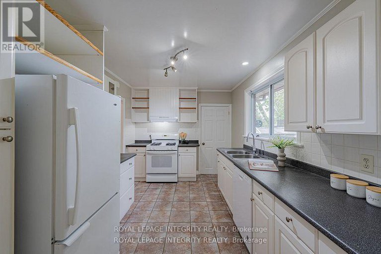 28733956/1695-gage-crescent-n/bel-air-heights/ottawa/ontario/K2C0Z7_22