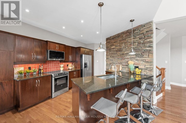 29536440/25-marsh-sparrow-private/morgans-grantsouth-march/ottawa/ontario/K2K3P1_14