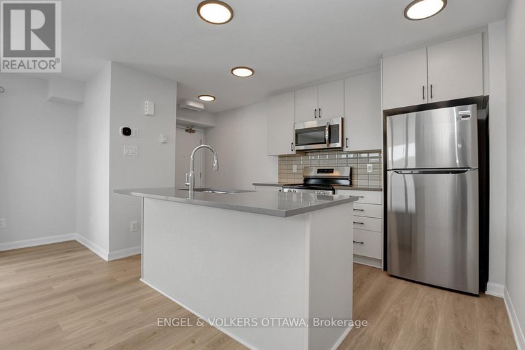 29432303/12-801-glenroy-gilbert-drive/strandherd/ottawa/ontario/K2J5R6_12