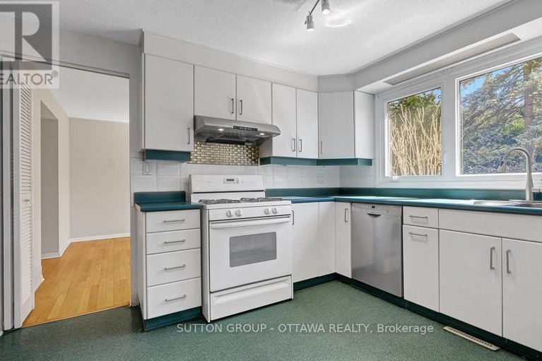 29636036/38-beaver-ridge/city-viewskylinefisher-heightsparkwood-hills/ottawa/ontario/K2E6C7_19