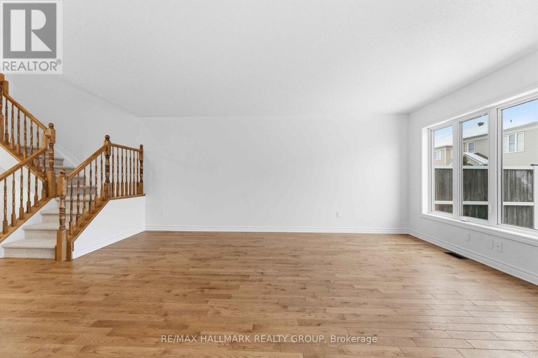 29099475/123-silvermoon-crescent/avalon-east/ottawa/ontario/K4A0P5_14