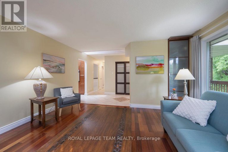 28365689/2765-quinn-road/emerald-woodssawmill-creek/ottawa/ontario/K1T3V4_8