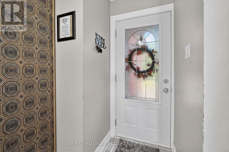 28929560/1821-brousseau-crescent/chateauneuf/ottawa/ontario/K1C2Y5_3