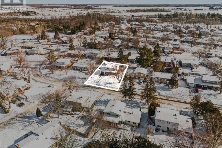 29319594/19-chanonhouse-drive/richmond/ottawa/ontario/K0A2Z0_22